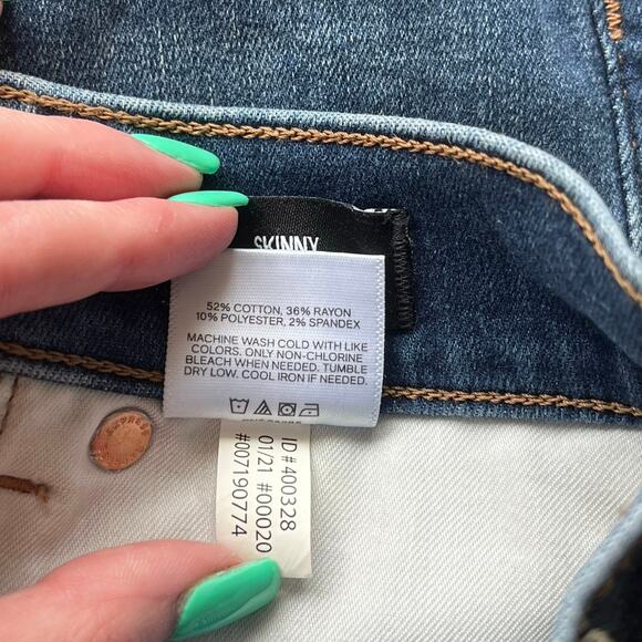 Express Medium Wash Distressed Super High Rise Skinny Jean Size 00R - Picture 5 of 13